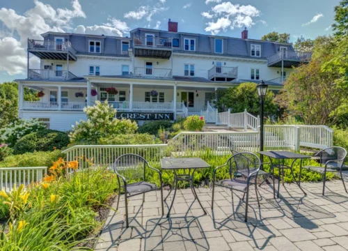 Hillcrest Inn: A Cozy and Comfortable Stay for Travelers